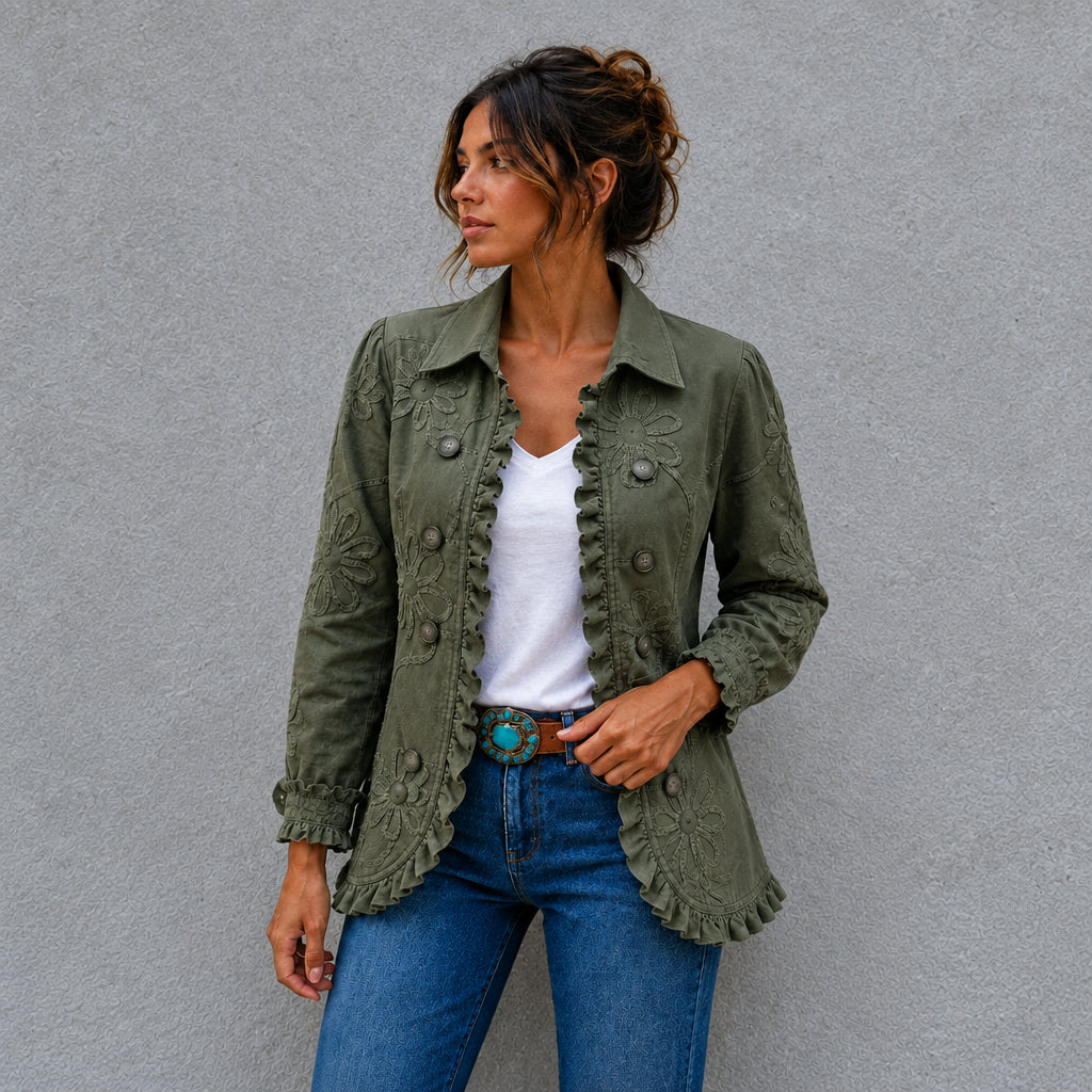 Veste bohème à broderie florale et volants.